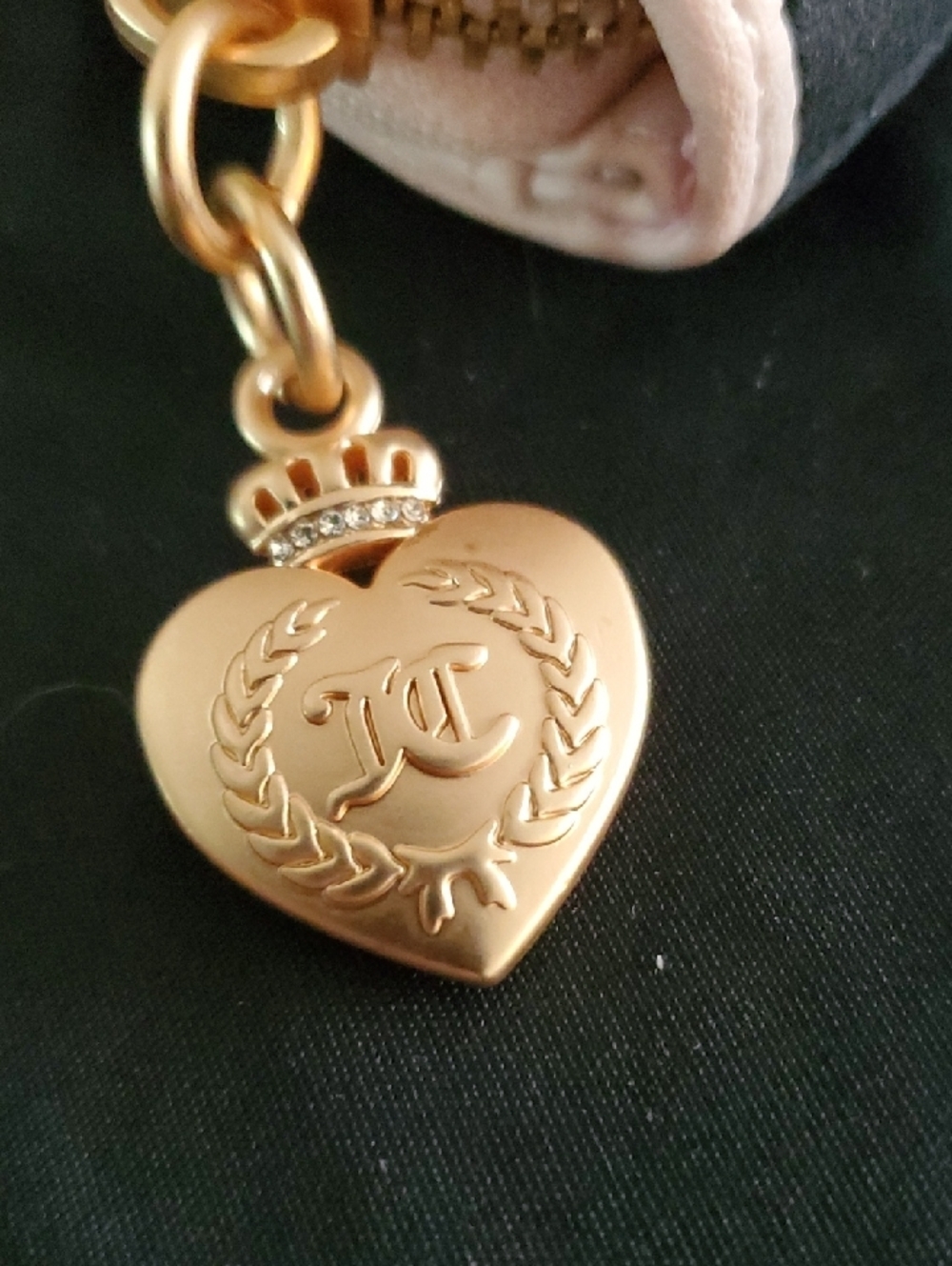 Juicy Couture Black Quilted Coin Pouch/ Card Holder White Trim Gold Heart Charms - Picture 7 of 8